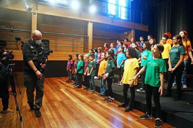 Crianças do MusicaR são estrelas em clipe com Toquinho e coro infantil italiano.
Foto: Cido Marques/FCC