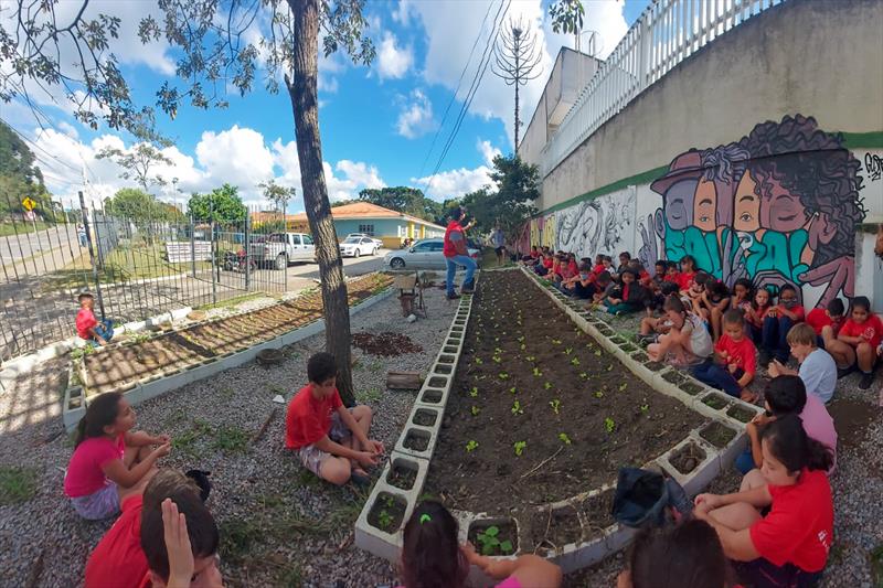 Cohab promove educação ambiental para crianças do Caximba.
Curitiba, 16/05/2022.
Foto: Divulgação Cohab