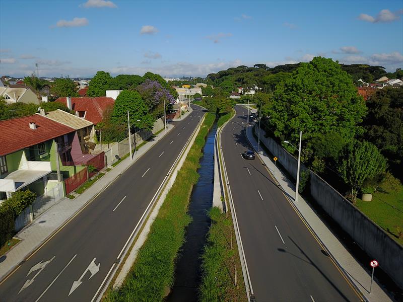 Pavimentação e calçamento na rua Agamenon Magalhães .
Foto:Daniel Castellano/SMCS