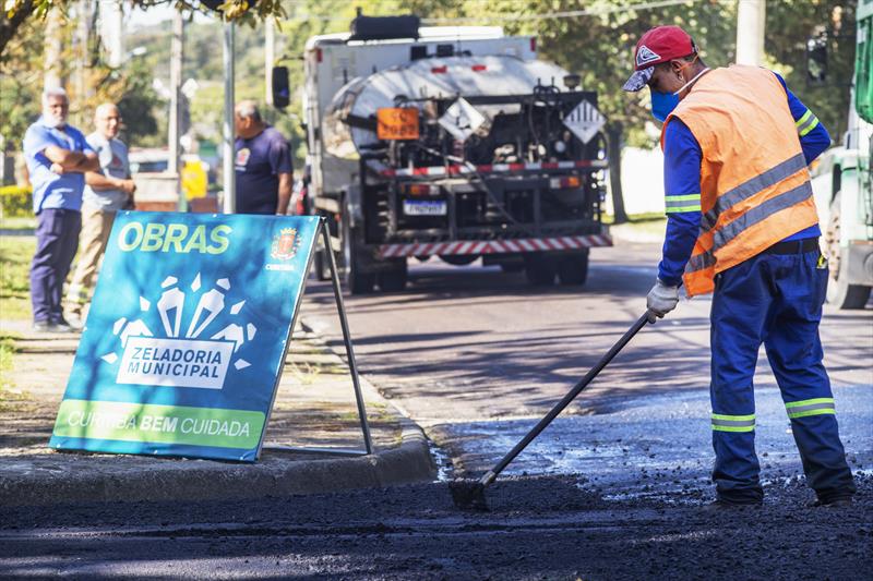 Obras de de pavimentação asfáltica da Rua João Américo de Oliveira. Curitiba, 27/05/2022. Foto: Ricardo Marajó/SMCS