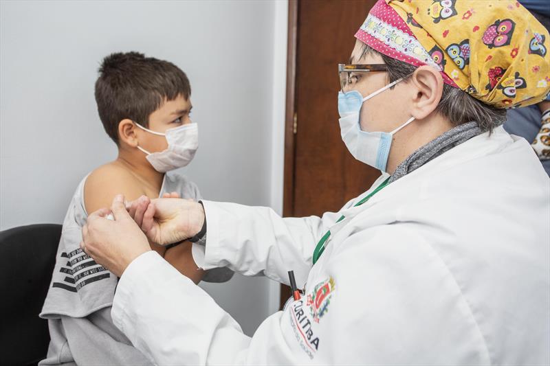 Saúde convoca 6,9 mil pessoas para vacinação contra a covid-19. Curitiba, 24/05/2022. Foto: Ricardo Marajó/SMCS