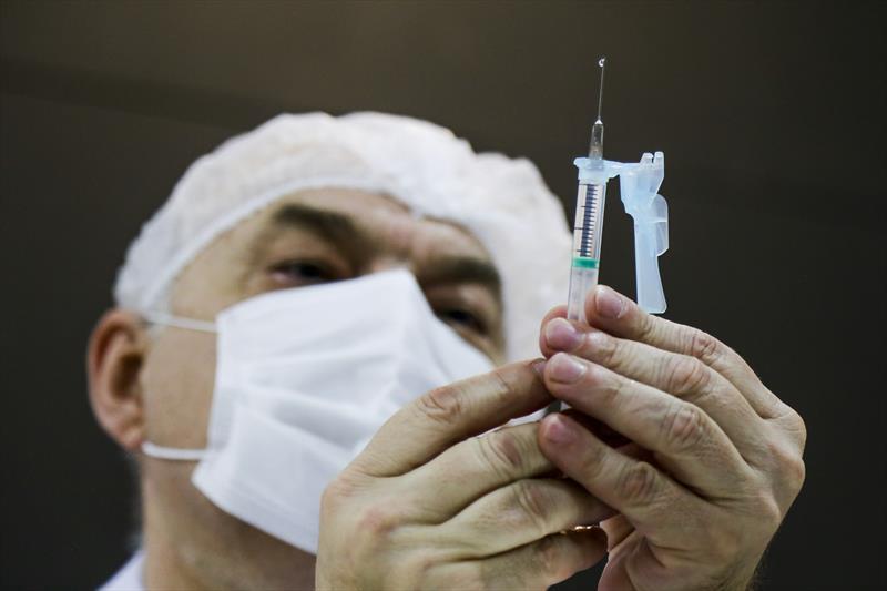 Curitiba amplia vacinação da gripe para adolescentes e adultos entre 40 e 49 anos. Foto: Pedro Ribas/SMCS