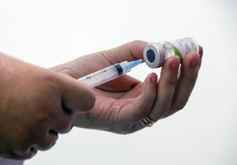 Curitiba amplia vacinação da gripe para adolescentes e adultos entre 40 e 49 anos. Foto: Lucilia Guimarães/SMCS