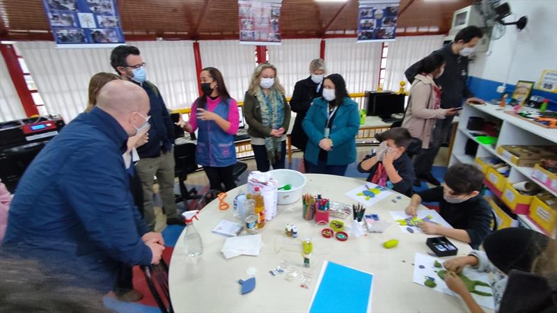 No segundo dia de atividades, equipe do MIT conhece Farol do Saber e Inovação.
- Na imagem, Visita ao Farol Herley Mehl (Pilarzinho).
Foto: Divulgação