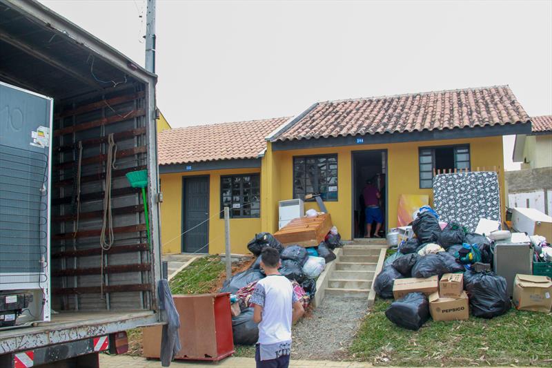 Relocação de famílias para o Moradias Maringá.
Curitiba, 02/06/2022.
Foto: Rafael Silva
