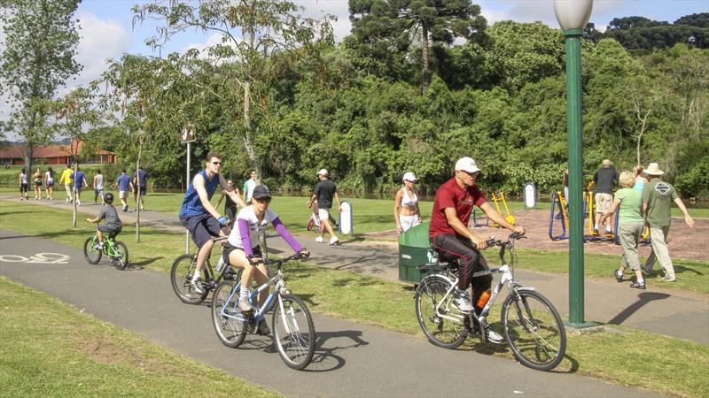 Curta Curitiba Pedalando pelos mais de 200km de ciclovias.
Foto: Cesar Brustolin/SMCS