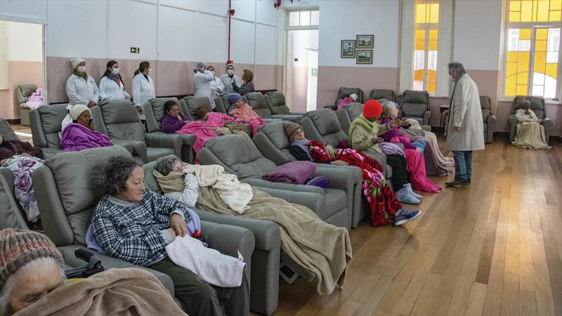No Asilo São Vicente de Paulo, ligado à Ação Social Paranaense, no Juvevê, as doações ajudam a manter uma estrutura que acolhe 150 mulheres de 63 a 98 anos.
Foto: Levy Ferreira/SMCS
