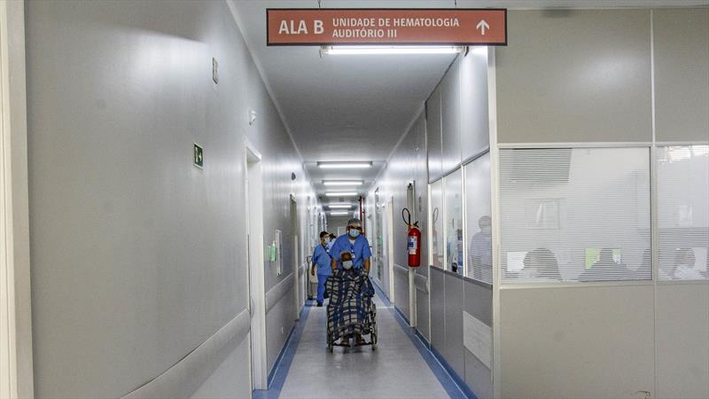Um dos melhores hospitais de tratamento oncológico da região Sul e o principal centro de transplante de medula óssea no Paraná, o Erasto Gaertner - Liga Paranaense de Combate ao Câncer tem tratado milhares de pacientes todos os anos.
Foto: Levy Ferreira/SMCS