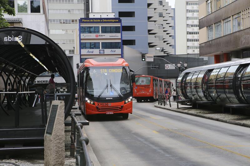 Deslocamento de carro do bairro ao Centro custa o dobro que ir de ônibus.
Foto:Cesar Brustolin/SMCS