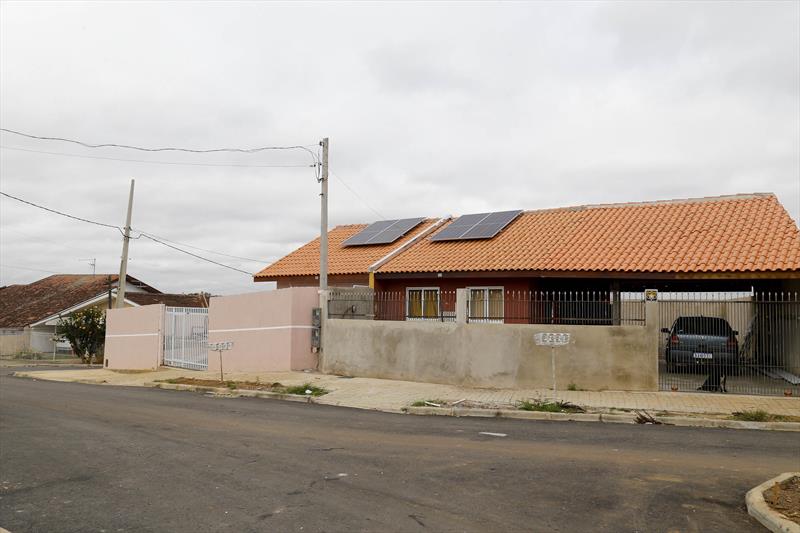 Cohab Curitiba irá entregar unidades habitacionais com energia solar, na Vila Nina (Fazendinha).
Curitiba, 15/06/2022
Foto: Rafael Silva