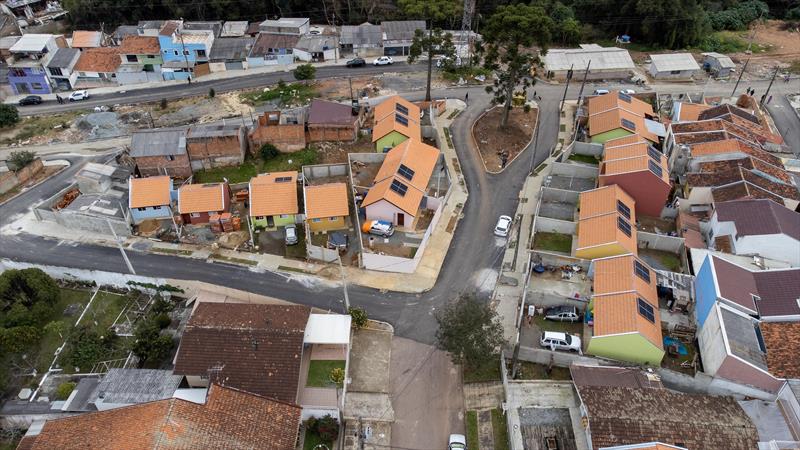 Cohab Curitiba irá entregar unidades habitacionais com energia solar, na Vila Nina (Fazendinha).
Curitiba, 15/06/2022
Foto: Rafael Silva
