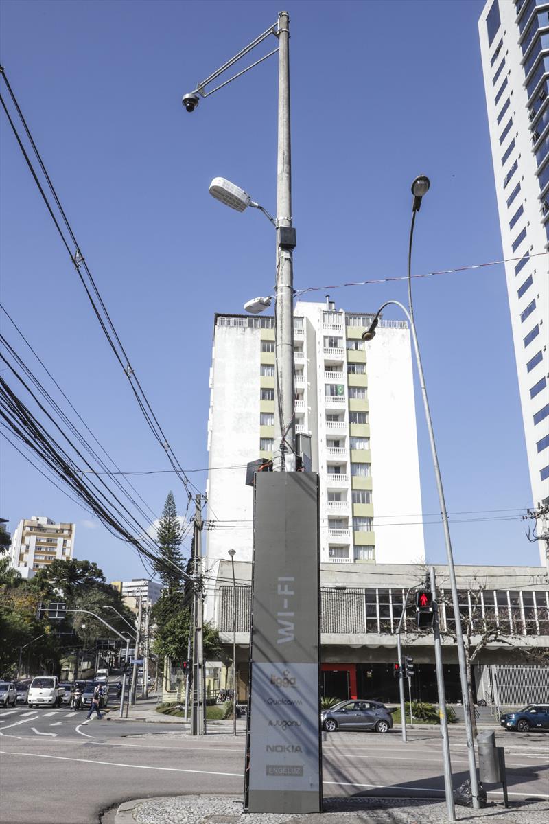 Teste da primeira luminária inteligente 5G, no lançamento do programa Conecta 5G. Curitiba, 22/06/2022. Foto: Hully Paiva/SMCS