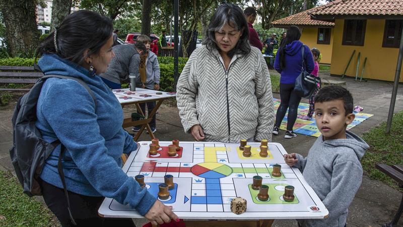 Uma programação especial em diversos parques, praças e ruas de Curitiba vai animar o próximo fim de semana.
Foto: Levy Ferreira/SMCS