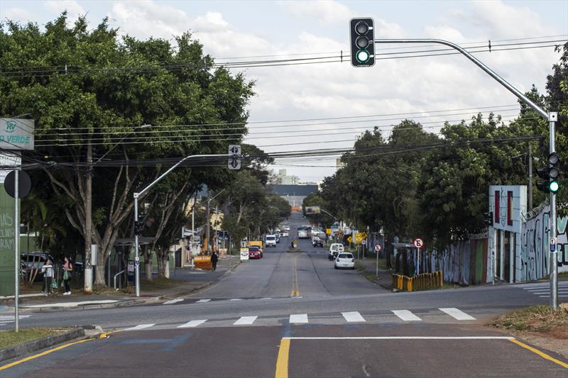 Novos semáforos nos cruzamentos da Rua José Veríssimo com a Pedro Eloy de Souza no Bairro Alto. Curitiba, 22/06/2022 