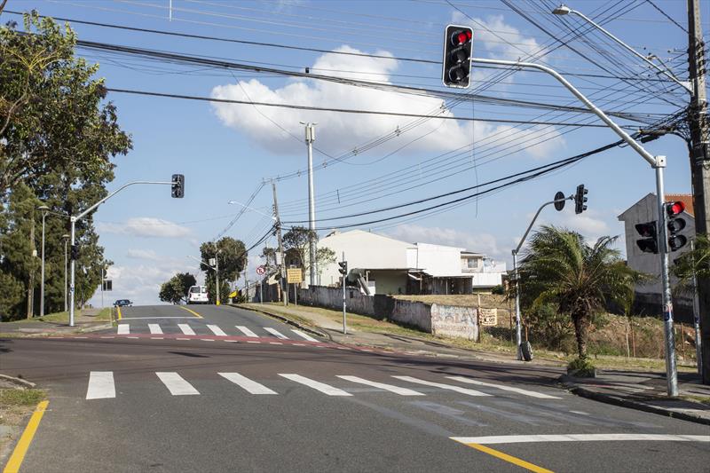 Novos semáforos nos cruzamentos da Avenida da Integração com a Rua Rio Jari no Bairro Alto. Curitiba, 24/06/2022. Foto: Ricardo Marajó/SMCS