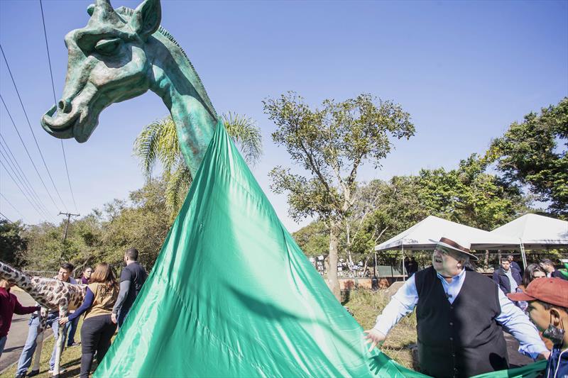 Prefeito Rafael Greca inaugura a escultura em homenagem à Girafa Pandinha, e anuncia a implantação da rede coletora de esgotos no Zoológico Municipal. Curitiba, 28/06/2022. Foto: Ricardo Marajó/SMCS