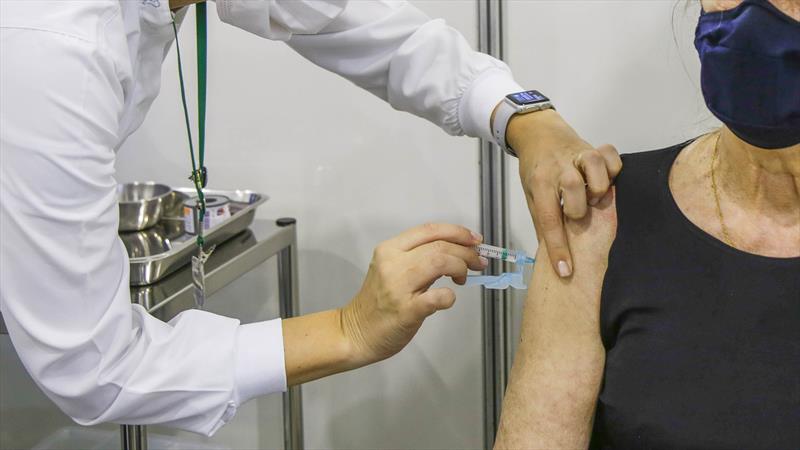 Vacinação é ampliada para 3º reforço para idosos com imunossupressão. Foto: Pedro Ribas/SMCS