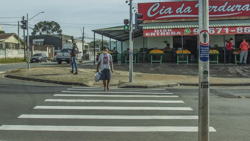 Instalação de semáforo no Cruzamento da Raul Pompéia com Darci Vargas (CIC).- Na imagem, Jefferson Roberto de Souza. Curitiba, 05/07/2022.
Foto: Levy Ferreira/SMCS