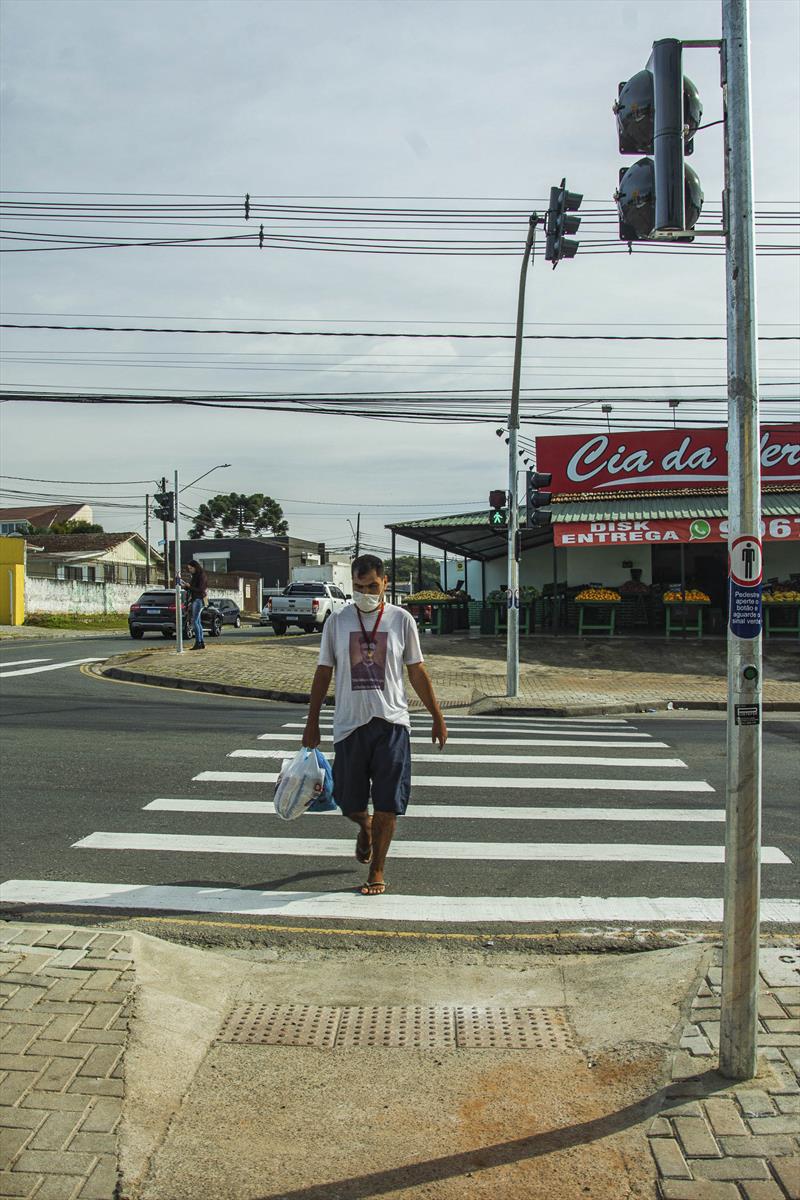 Instalação de semáforo no Cruzamento da Raul Pompéia com Darci Vargas (CIC).- Na imagem, Jefferson Roberto de Souza. Curitiba, 05/07/2022.
Foto: Levy Ferreira/SMCS