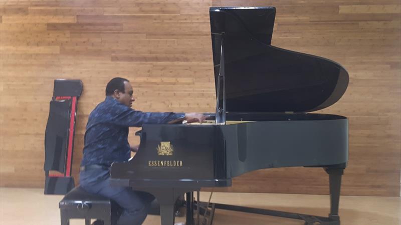 Donizete: afinador de piano completa 30 anos de Oficina de Música.
Foto: Divulgação