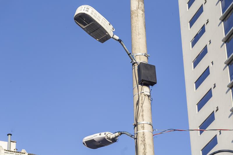 Curitiba já iniciou testes da luminária com antena 5G. Curitiba, Foto: Ricardo Marajó/SMCS