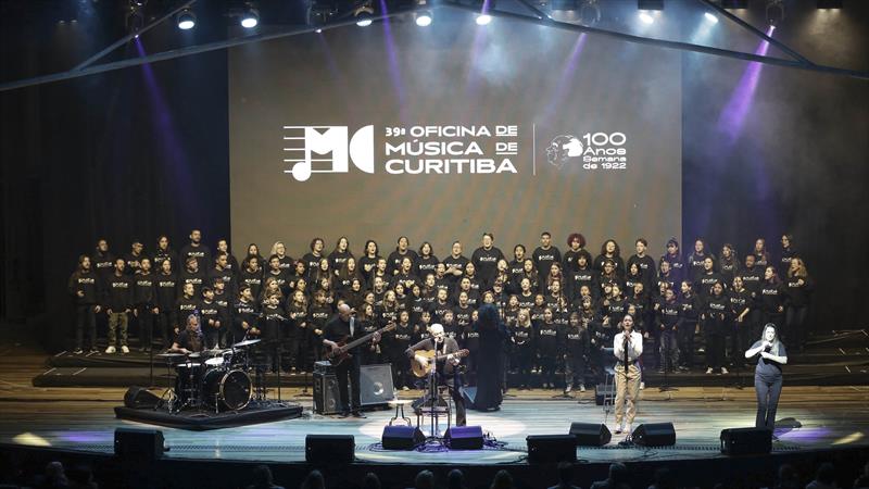 Curitibinhas brilham junto com Toquinho em show na Ópera de Arame.
Curitiba, 06/07/2022.
Foto: Cido Marques/FCC