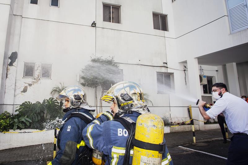 Simulado de emergência (incêndio) do Hospital São Vicente com transferência de pacientes entre hospitais. Curitiba,19/07/2022. Foto: Ricardo Marajó/SMCS