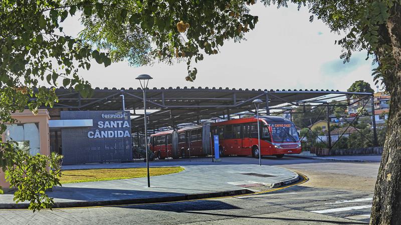 Prefeitura lança editais para instalação de painéis solares em três terminais de ônibus.
- Na imagem, Terminal Santa Cândida.
Foto: Luiz Costa/SMCS
