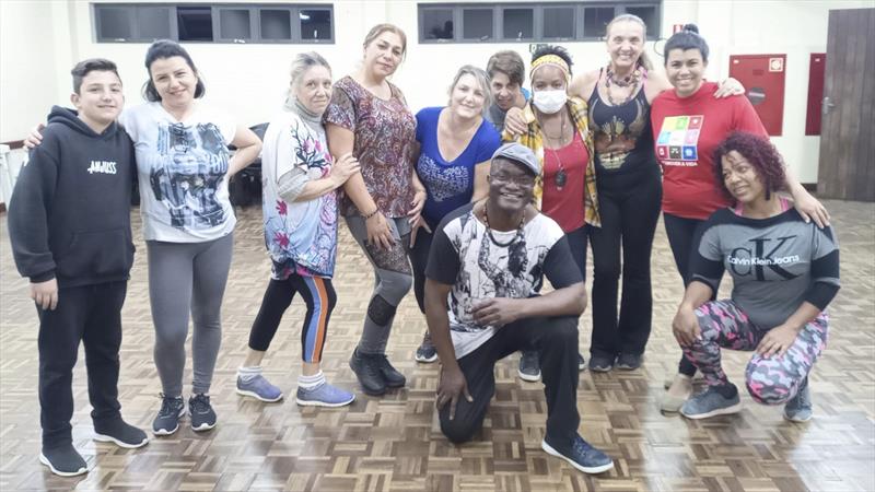 Oficina de Dança Afro colégio Benonivio 