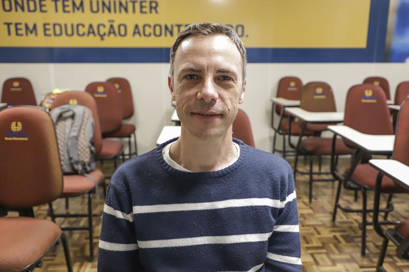 Aulas presenciais do programa Bom Negócio. Na imagem, Claudemir de Souza, desenvolvedor de startup. Curitiba, 19/07/2022. Foto: Hully Paiva/SMCS