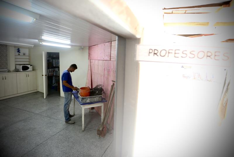 O maior reparo em andamento é realizado na Escola Municipal Umuarama, no bairro Capão Raso.
Curitiba, 22/07/2022.
Foto: Luiz Costa/SMCS
