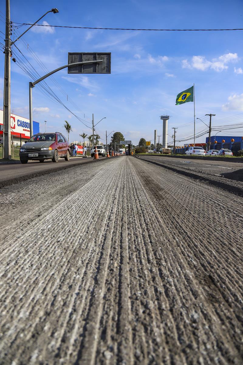 Obras de requalificação para asfalto novo na rua João Bettega ligação entre os bairros Portão e CIC - Curitiba, 27/07/2022 - Foto: Daniel Castellano / SMCS