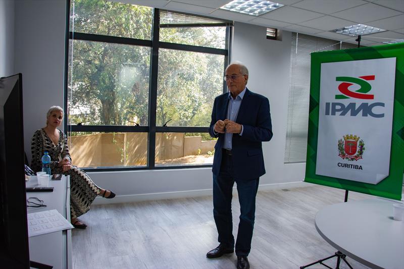 Reunião de educação previdenciária de agosto realizada pelo Instituto de Previdência dos Servidores do Município de Curitiba (IPMC), no formato virtual. Na imagem, Diretor do IPMC Hélio José Pizzatto. Curitiba, 03/08/2022.
Foto: Levy Ferreira/SMCS
