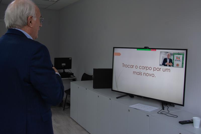 Reunião de educação previdenciária de agosto realizada pelo Instituto de Previdência dos Servidores do Município de Curitiba (IPMC), no formato virtual. Na imagem, Diretor do IPMC Hélio José Pizzatto. Curitiba, 03/08/2022.
Foto: Levy Ferreira/SMCS
