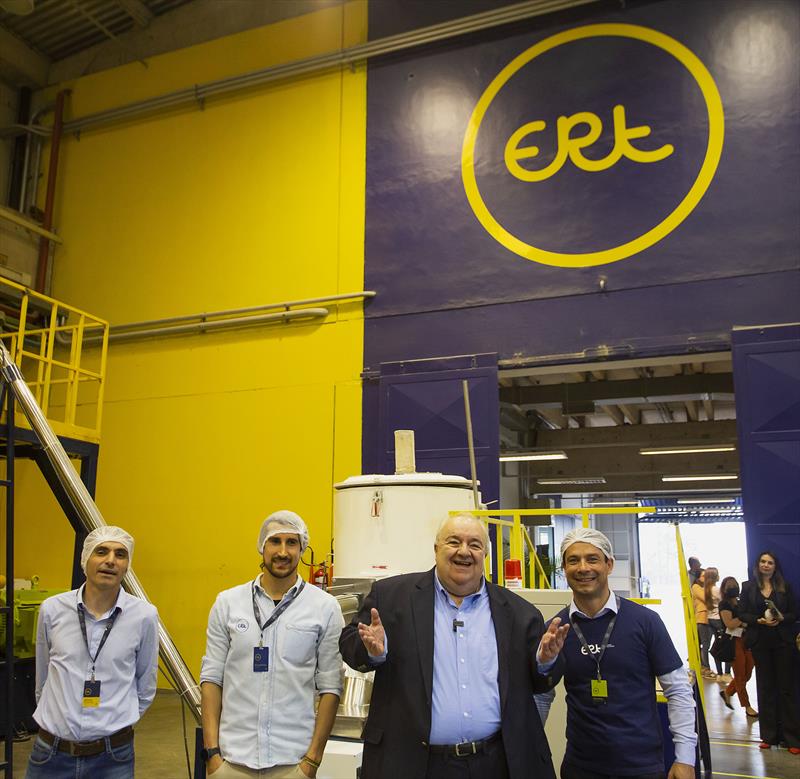 Prefeito Rafael Greca visita à indústria Earth Renewable Technologies (ERT), na CIC. Curitiba, 04/008/2022. Foto: Ricardo Marajó/SMCS