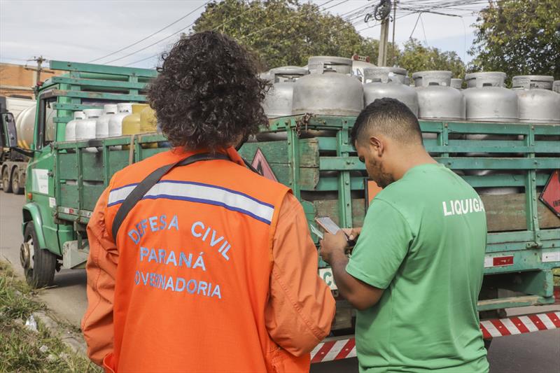 Operação de fiscalização de cargas de produtos perigosos com equipes da Defesa Civil, GTRan e Setran. Curitiba, 05/08/2022. Foto: Hully Paiva/SMCS