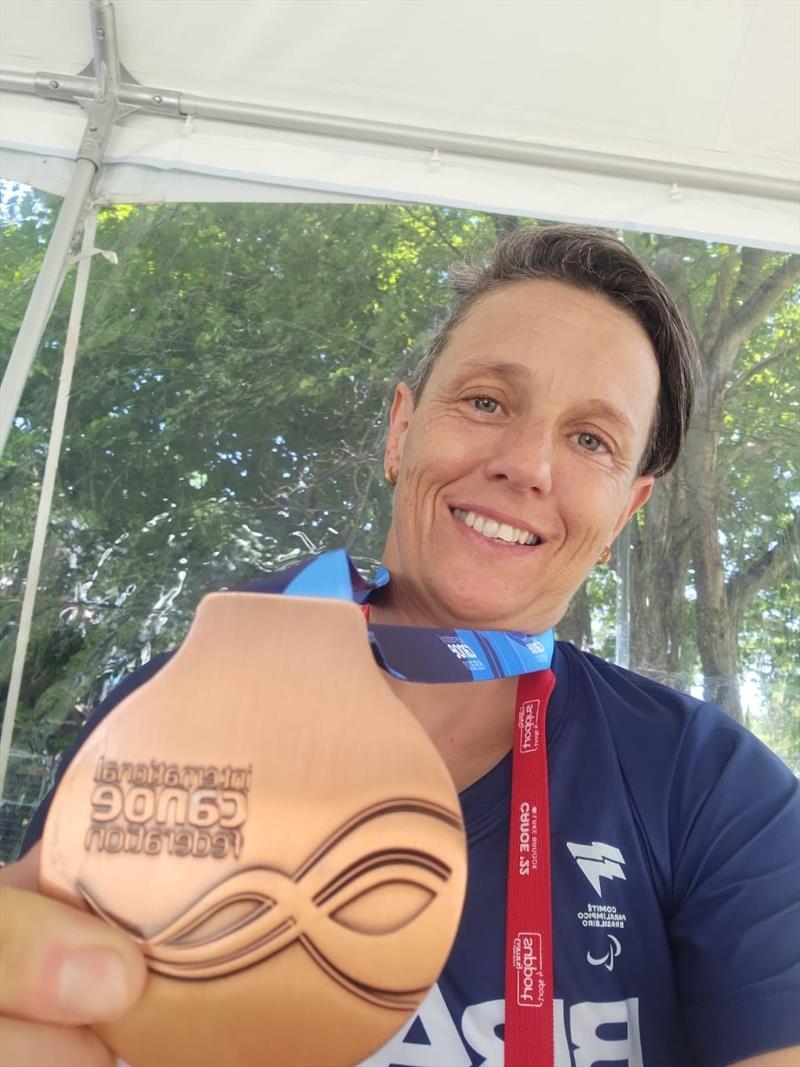 Mari Christina Santilli, servidora da Prefeitura e atleta da paracanoagem, conquistou o terceiro lugar no Campeonato Mundial de Canoagem Velocidade e Paracanoagem 2022.
Foto: Divulgação
