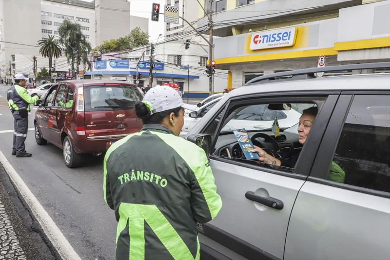Dia Mundial do Pedestre, ação que reforça os cuidados adequados para garantir um trânsito seguro para pedestres. Curitiba, 08/08/2022. Foto: Hully Paiva/SMCS