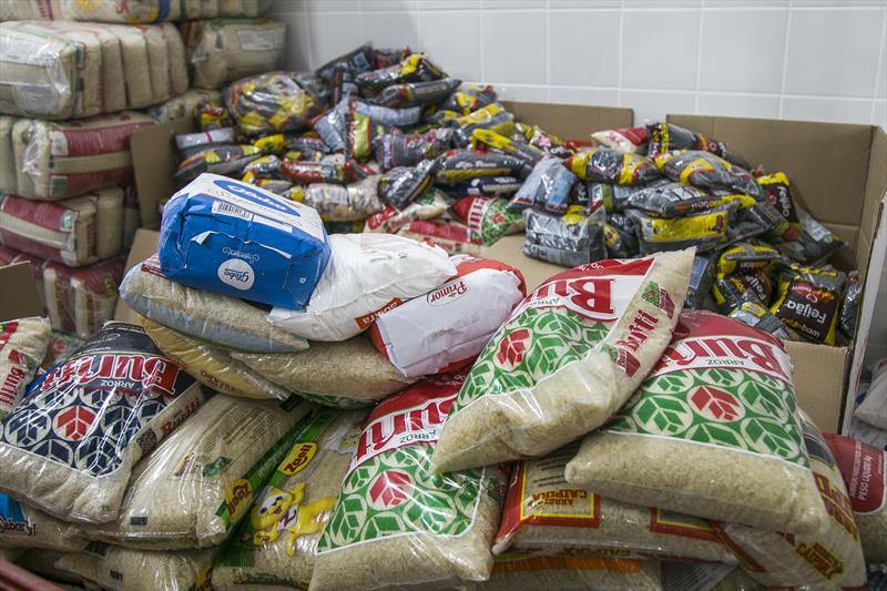 Alimentos doados pela FAS e Smelj para o banco de alimentos da Secretaria de Segurança Alimentar. 
Foto: Pedro Ribas/SMCS