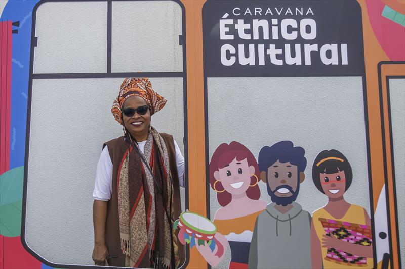 Marli Teixeira Leite, assessora de Igualdade Racial, na Caravana Étnico Cultural, no Teatro da Vila, na CIC. Curitiba, 13/08/2022. Foto: Pedro Ribas/SMCS