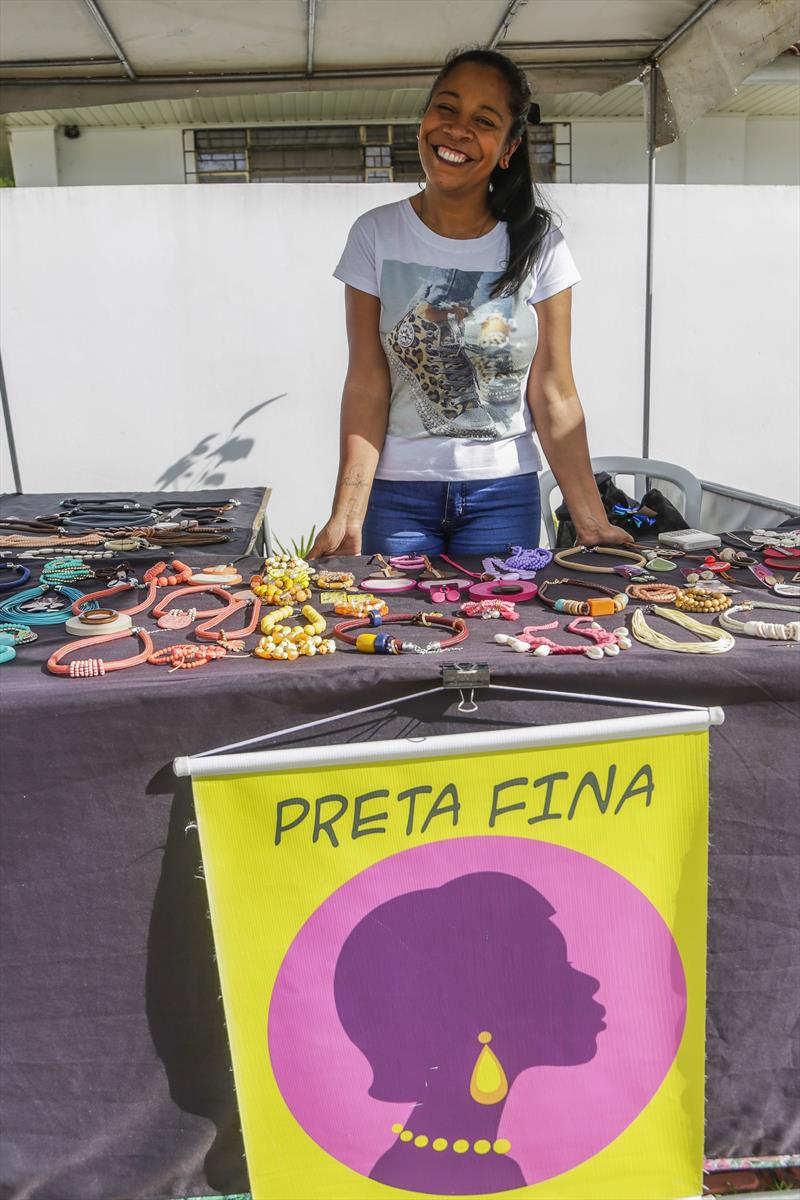 Feira de empreendedorismo na Caravana Étnico Cultural, no Teatro da Vila, na CIC. Na imagem, Juliana Cidali. Curitiba, 13/08/2022. Foto: Pedro Ribas/SMCS