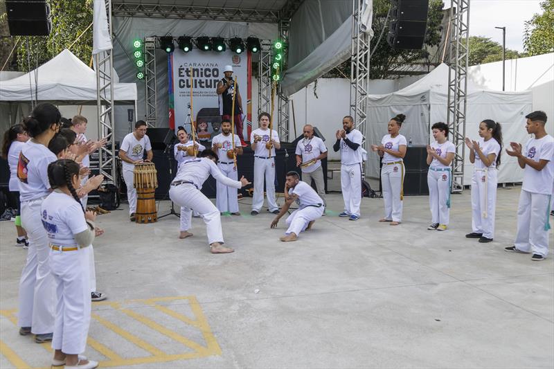 Apresentação de capoeira na Caravana Étnico Cultural, no Teatro da Vila, na CIC. Curitiba, 13/08/2022. Foto: Pedro Ribas/SMCS