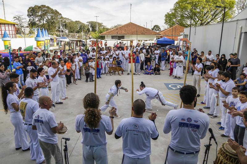 Apresentação de capoeira na Caravana Étnico Cultural, no Teatro da Vila, na CIC. Curitiba, 13/08/2022. Foto: Pedro Ribas/SMCS