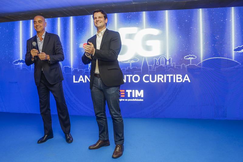 Vice-prefeito Eduardo Pimentel com o CEO da Tim, Alberto Mario Griselli, no lançamento do Tim 5G em Curitiba. Curitiba, 15/08/2022. Foto: Pedro Ribas/SMCS