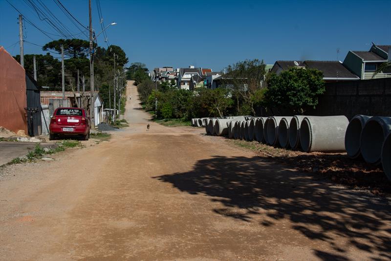 Obras de Saibro e Asfalto no Santa Cândida. Na imagem, rua Ovídio Garcez (937 m) Cachoeira.
Curitiba, 15/08/2022. Foto: Levy Ferreira/SMCS