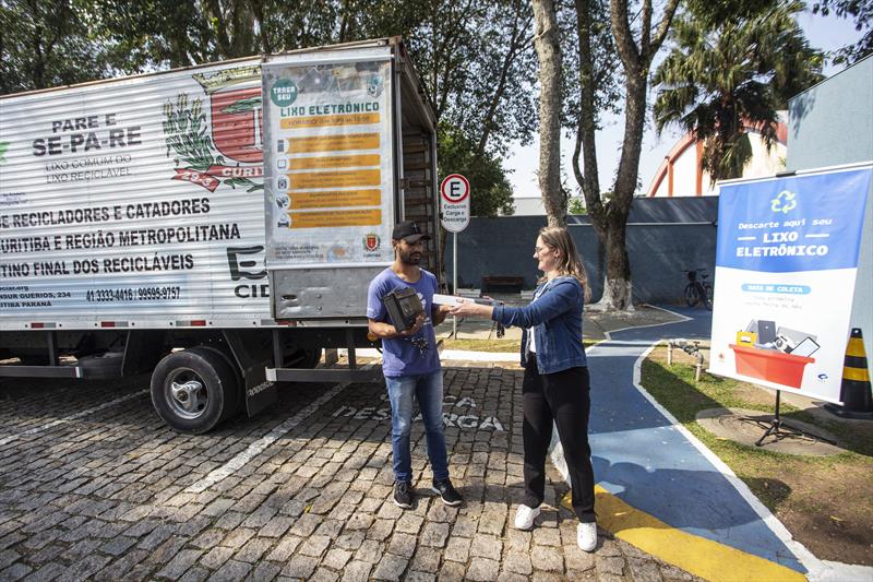 Associação Associar, do Ecocidadão, programa da Prefeitura de Curitiba formaliza parceria com ICI e faz coleta de lixo eletrônico.Curitiba, 02/09/2022. Foto: Ricardo Marajó/SMCS
