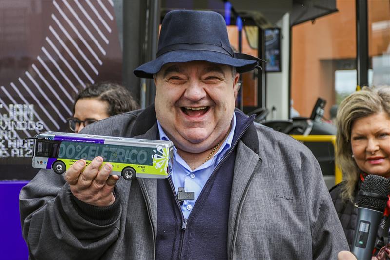Apresentação do ônibus 100% elétrico no Parque Tanguá com a presença do Prefeito Rafael Greca. O veículo é fabricado pela empresa chinesa Higer, e irá operar em fase de testes neste mês de setembro na cidade - Curitiba, 16/09/2022 - Foto: Daniel Castellano / SMCS