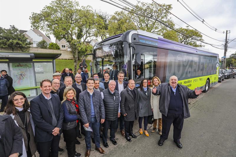Apresentação do ônibus 100% elétrico no Parque Tanguá com a presença do Prefeito Rafael Greca. O veículo é fabricado pela empresa chinesa Higer, e irá operar em fase de testes neste mês de setembro na cidade - Curitiba, 16/09/2022 - Foto: Daniel Castellano / SMCS