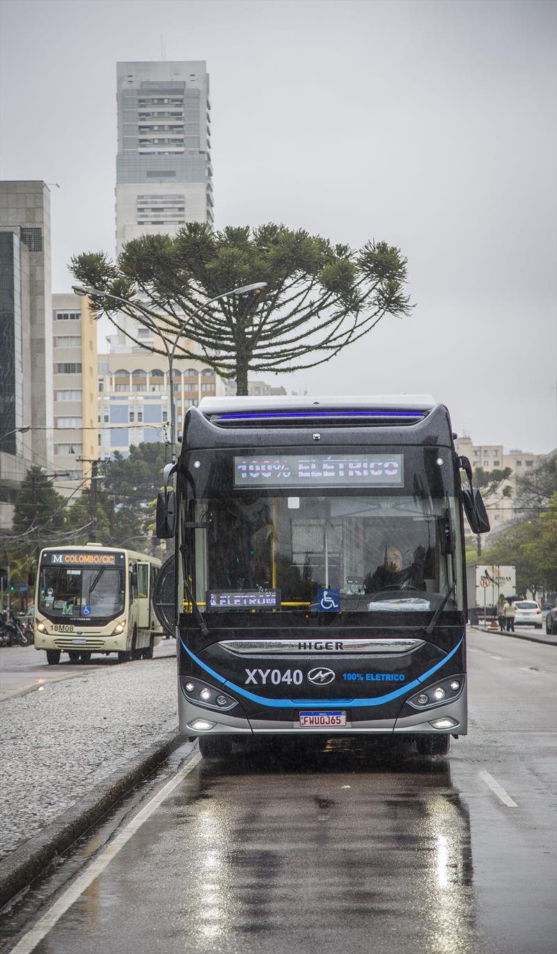 Ônibus elétrico da empresa Higer. Curitiba, 15/09/2022. Foto: Pedro Ribas/SMCS