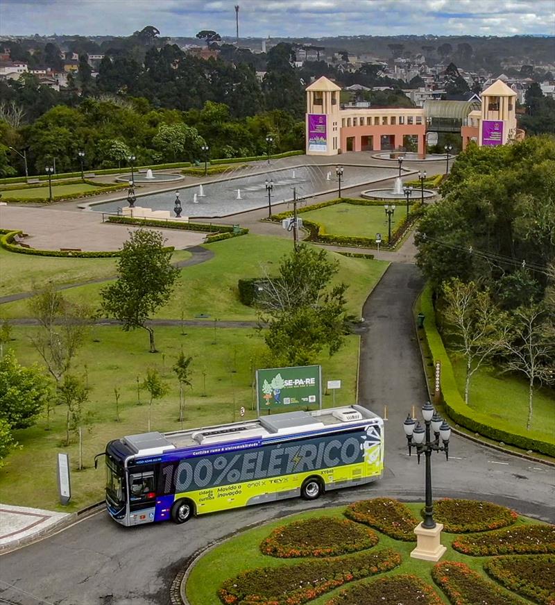 Apresentação do ônibus 100% elétrico no Parque Tanguá. O veículo é fabricado pela empresa chinesa Higer, e irá operar em fase de testes neste mês de setembro na cidade - Curitiba, 16/09/2022 - Foto: Daniel Castellano / SMCS